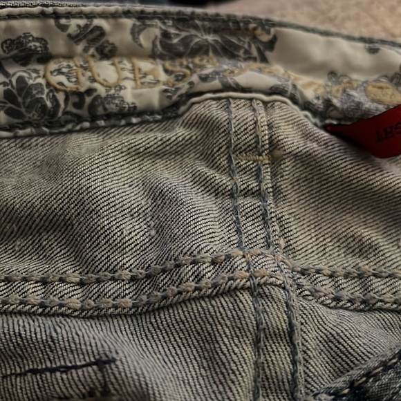 Guess flirty straight distressed ripped  light wash jeans Sz 27 - Picture 8 of 9